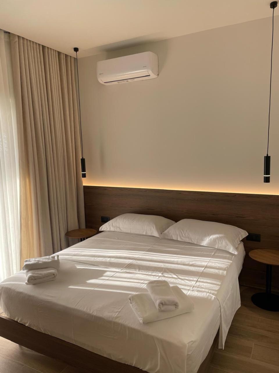 Takas Boutique 2* Radhimë