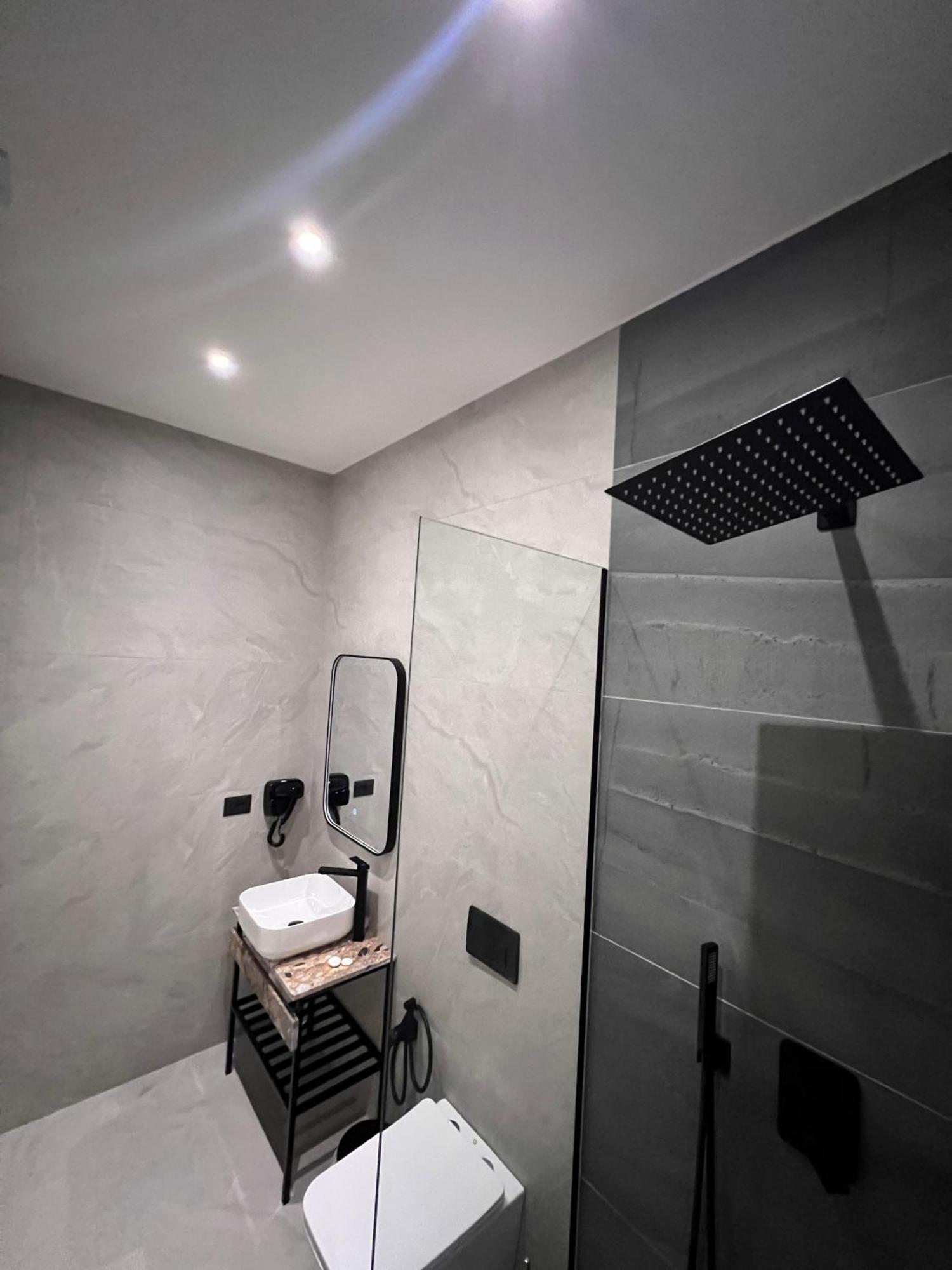 Takas Boutique 2* Radhimë